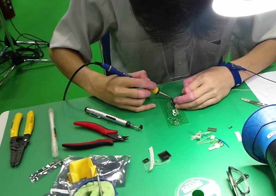 процесс пайки. Местный отсос